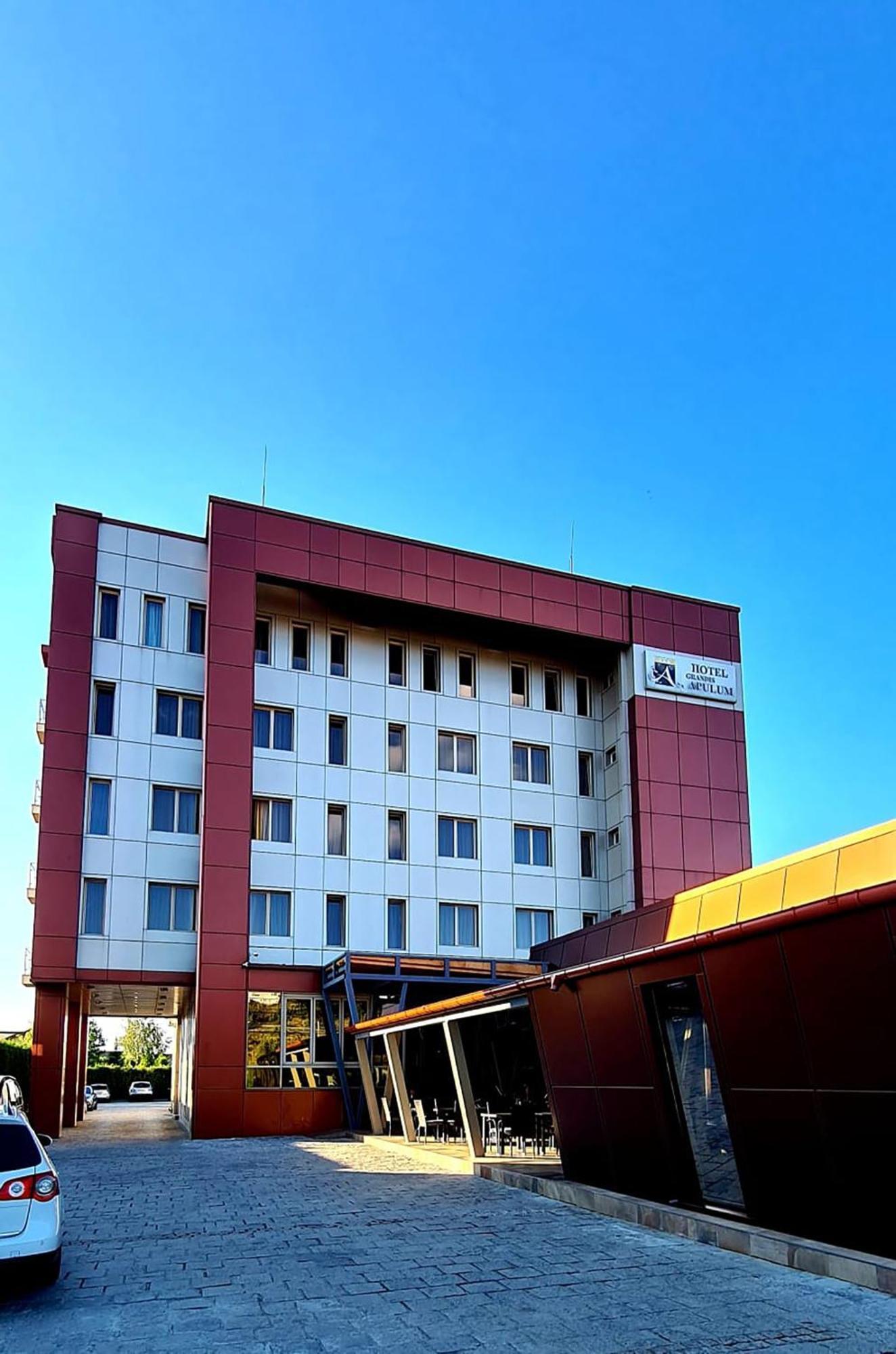 Grandis Apulum Hotel Mioveni Exterior foto