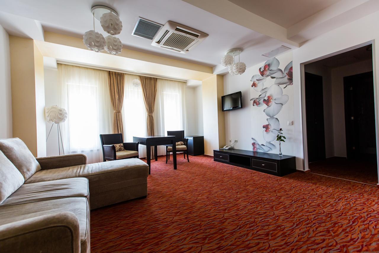Grandis Apulum Hotel Mioveni Exterior foto