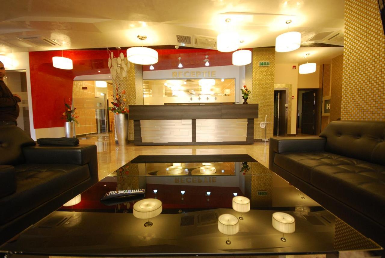 Grandis Apulum Hotel Mioveni Exterior foto